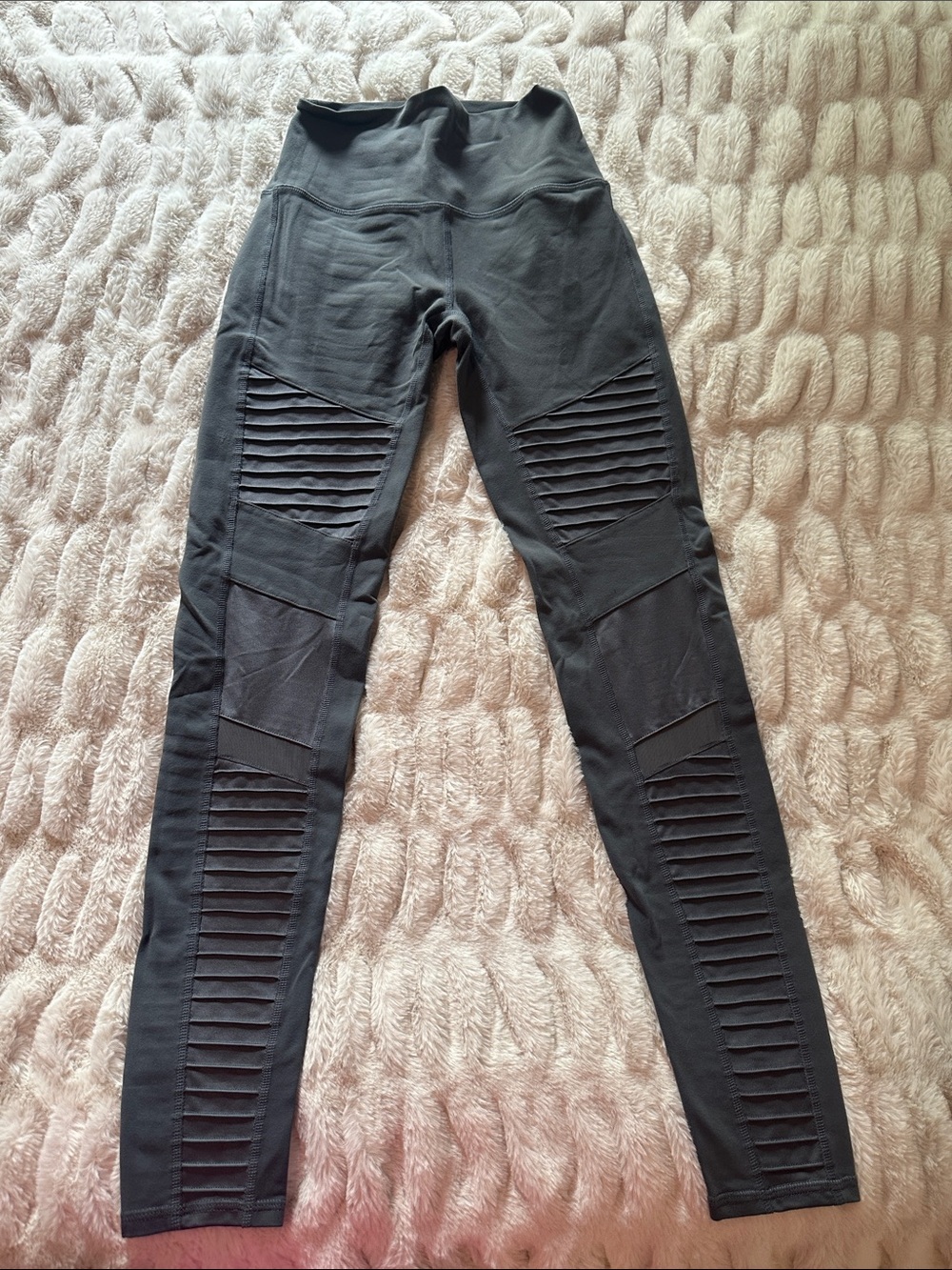 Alo Yoga NWOT Gray Women's Moto-Detail High-Waist leggings size M